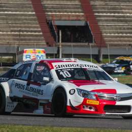 Azar comenzó derecho el viernes en Buenos Aires