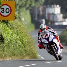Hickman gana en la última carrera del TT de la Isla de Man