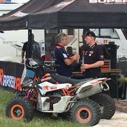 Koolen, el CEO Booking, le pega a Sainz, a Terranova y al Dakar