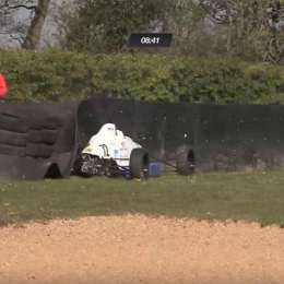 El bicampeón de F1 virtual debutó en la vida real y se accidentó