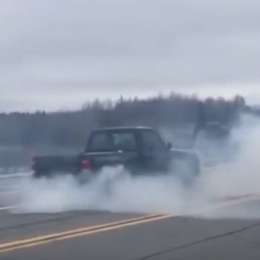 Puso marcha atrás mientras iba a 64 km/h