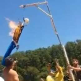 Prendieron fuego un maniquí de Márquez