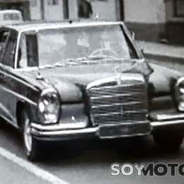 El Mercedes SEL de los Reyes de España, a subasta