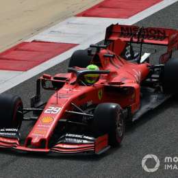 Schumacher y Alonso giran en Bahrein