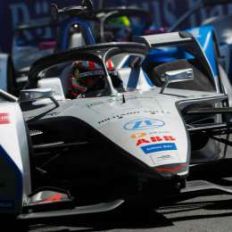 Bird fue penalizado y ganó Edoardo Mortara en Hong Kong