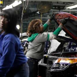 Ford pide disculpas por acoso sexual