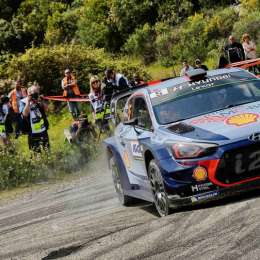 El motor paró a Meeke, gana Neuville en Córcega