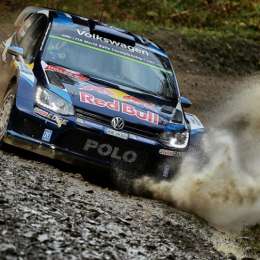 Ogier lidera en el barro de Gales