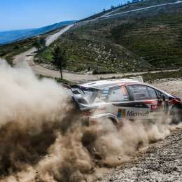 Tanak lideró un viernes perfecto para Toyota en Portugal