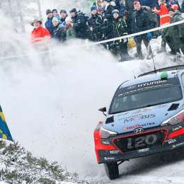 Paddon presiona a Ogier en Suecia