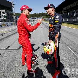 Verstappen le tiró un centro a Leclerc