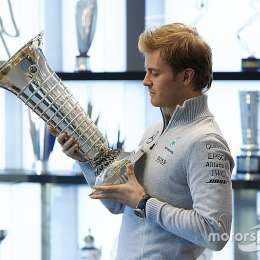 Polémica con el trofeo de la F1: Rosberg lo devolvió dañado