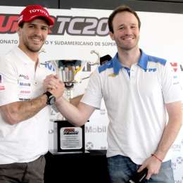 Duelo al rojo vivo: Rossi apenas más favorito que Canapino