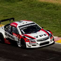 Rossi se quedó con la pole y va por la corona