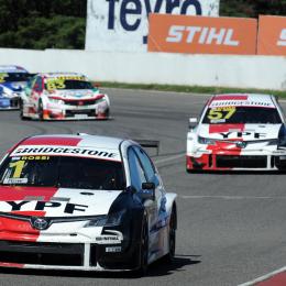 Rossi se llevó el triunfo en una accidentada carrera