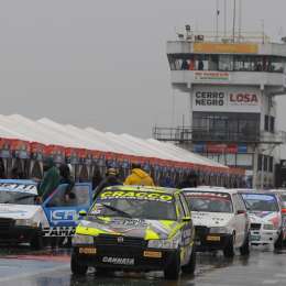 El Turismo Pista comenzó el sábado bajo agua