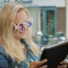 Seetroen: los anteojos que te quitan el mareo al leer en un viaje