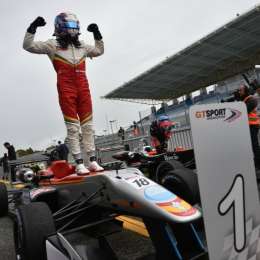 Marcos Siebert corre en Silverstone