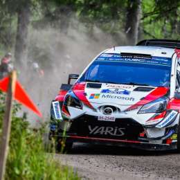 Tanak lidera apremiado por Ostberg en Finlandia
