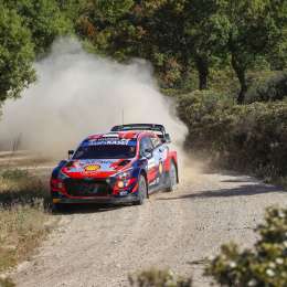 Tänak comenzó con el pie derecho en Italia