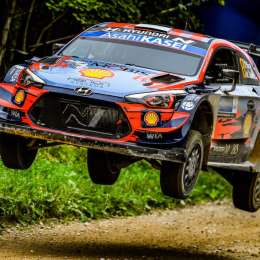 Tänak cerró la primera parte del sábado como líder en Estonia