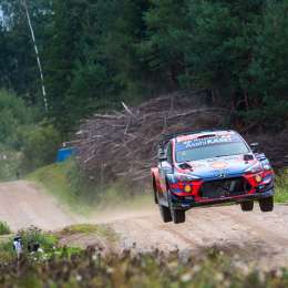 Tänak se hizo fuerte de local y dominó el sábado en Estonia