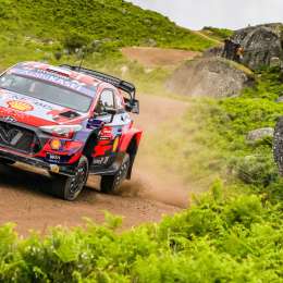 Tänak continúa como líder en Portugal