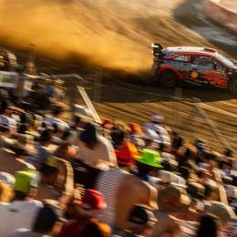 Neuville presiona a Ogier en el Rally de Italia