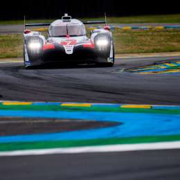 ¿Por qué Toyota no cambió los cuatro neumáticos en el N°7?