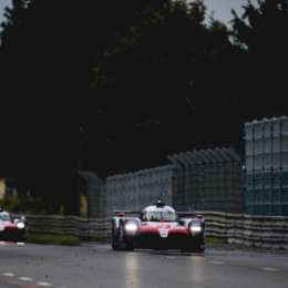 La noche encuentra a Pechito y su Toyota al frente en Le Mans
