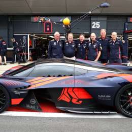Aston Martin presentó en Silverstone el superdeportivo Valkyrie