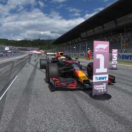 Verstappen logró la pole en Austria, pero seguido de Norris
