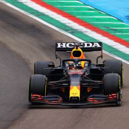 Verstappen ganó en una carrera por demás accidentada