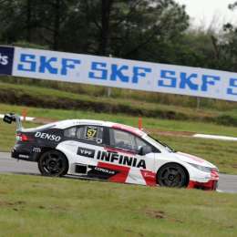 Vivian atacó en el momento justo y volvió al triunfo en el Súper TC2000