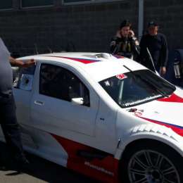 Moggia y Aventín prueban en el autódromo de Junín