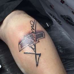 El tatuaje que se realizó en los boxes de los 1000 kilómetros