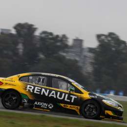 Pernía se quedó con la referencia bajo el agua