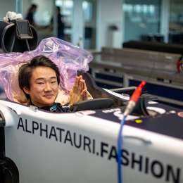 Yuki Tsunoda está probando en Imola