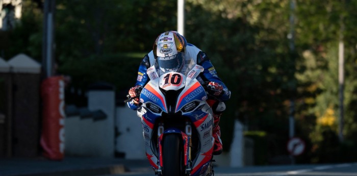 Peter Hickman gana la primera batalla en el Road Race de la Isla de Man