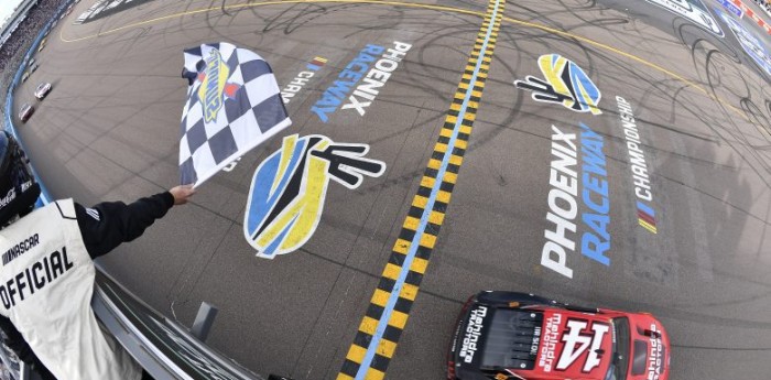 Nascar: el novato del año ganó en Phoenix