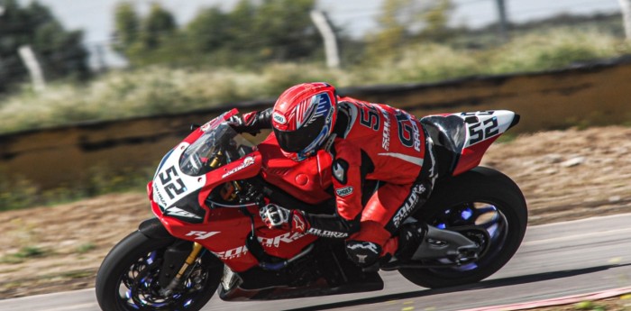 Solorza atacó en el final y ganó en Superbike 1000