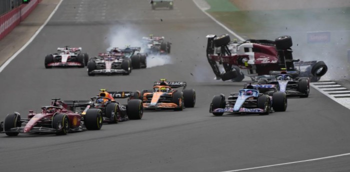 VIDEO: escalofriante accidente en el inicio de la F1 en Silverstone