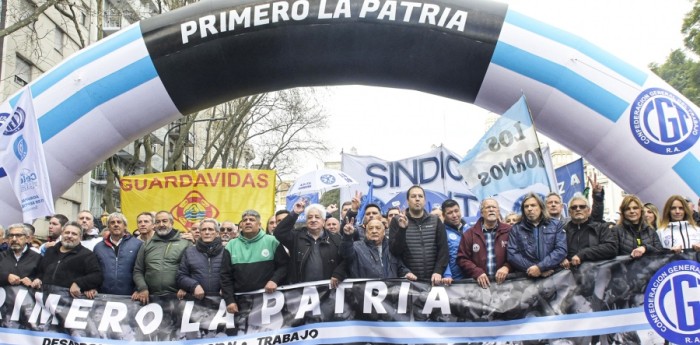 La marcha encabezada por la CGT y la CTA llegó al Congreso