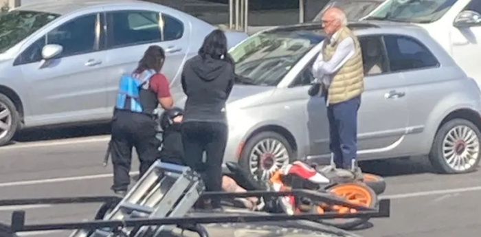 VIDEO: Carlos Bianchi protagonizó un accidente con un motociclista