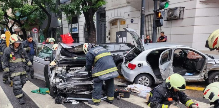 Tres heridos en un grave accidente en Caballito