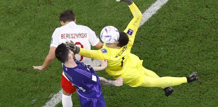 La divertida anécdota entre Messi y Szczesny, en pleno partido entre Argentina y Polonia