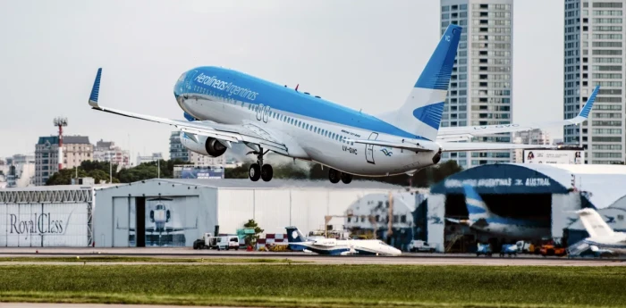 Locura por la Selección: el primer vuelo de Aerolíneas Argentinas a Qatar se agotó en media hora