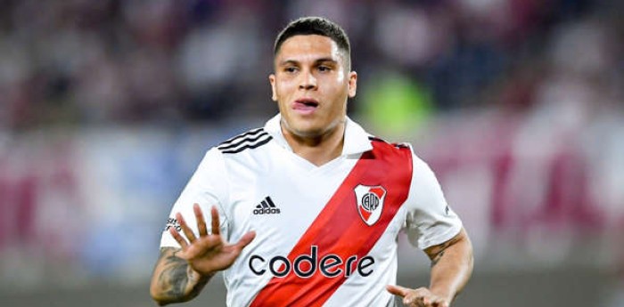 Bomba: Juanfer Quintero, con un pie y medio fuera de River