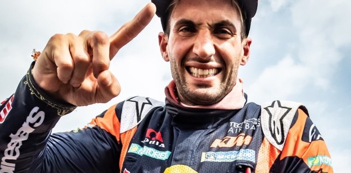 ¡Emoción total! Kevin Benavides y el Himno Nacional en el Dakar 2023