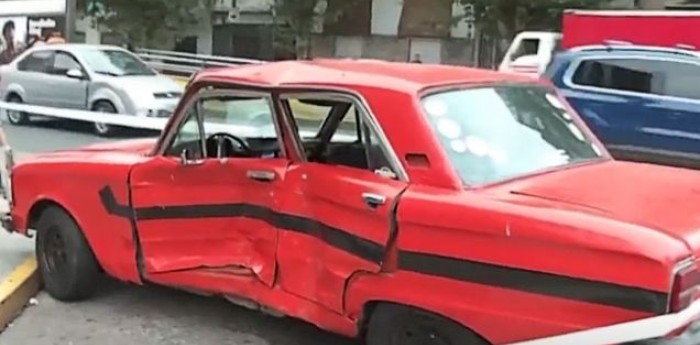 Peligro al volante: un hombre que manejaba borracho cruzó 12 semáforos en rojo, chocó y se quedó durmiendo en un patrullero